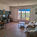 A Saint-aygulf, A 50 M De La Plage, Avec Parking Prive Apartment Frejus