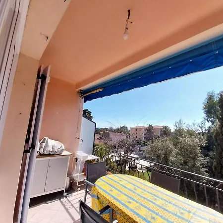 A Saint-aygulf, A 50 M De La Plage, Avec Parking Prive Apartment Frejus