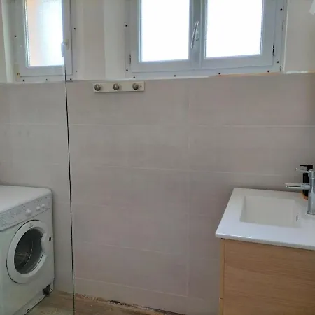 شقة A Saint-aygulf, A 50 M De La Plage, Avec Parking Prive