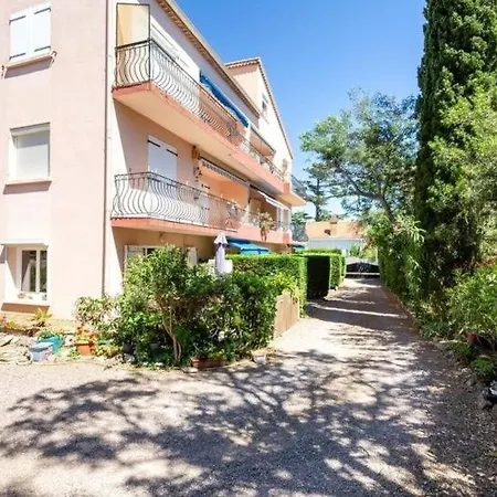 A Saint-aygulf, A 50 M De La Plage, Avec Parking Prive * Fréjus