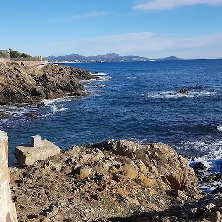 Saint-aygulf,appartement à 50 M De La Mer, Avec Parking Privé *