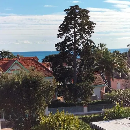 A Saint-aygulf, A 50 M De La Plage, Avec Parking Prive