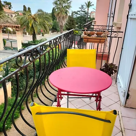 شقة A Saint-aygulf, A 50 M De La Plage, Avec Parking Prive